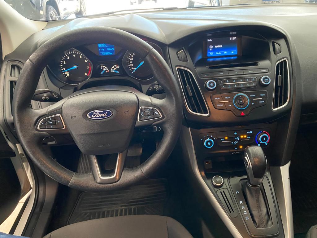 FORD Focus Sedan - Foto