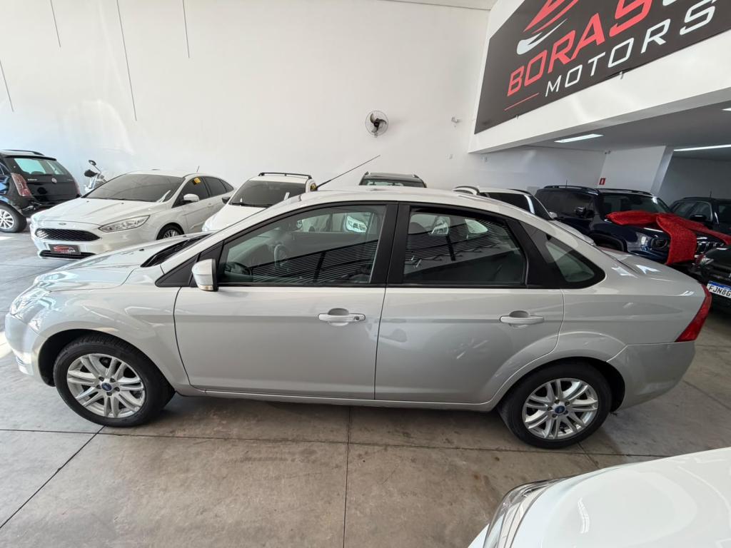 FORD Focus Sedan - Foto