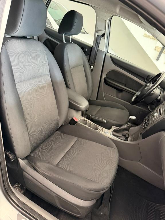 FORD Focus Sedan - Foto