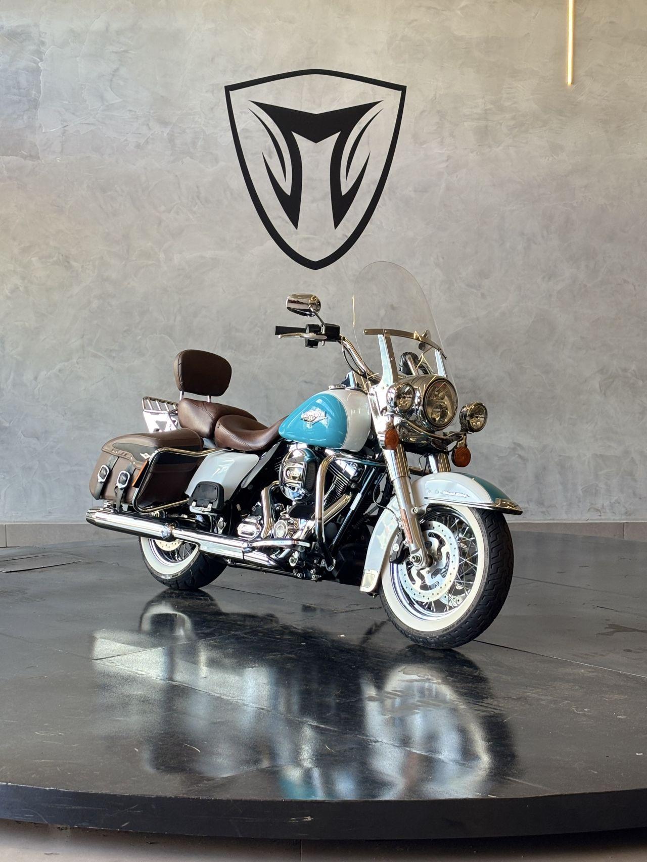 HARLEY DAVIDSON Road King