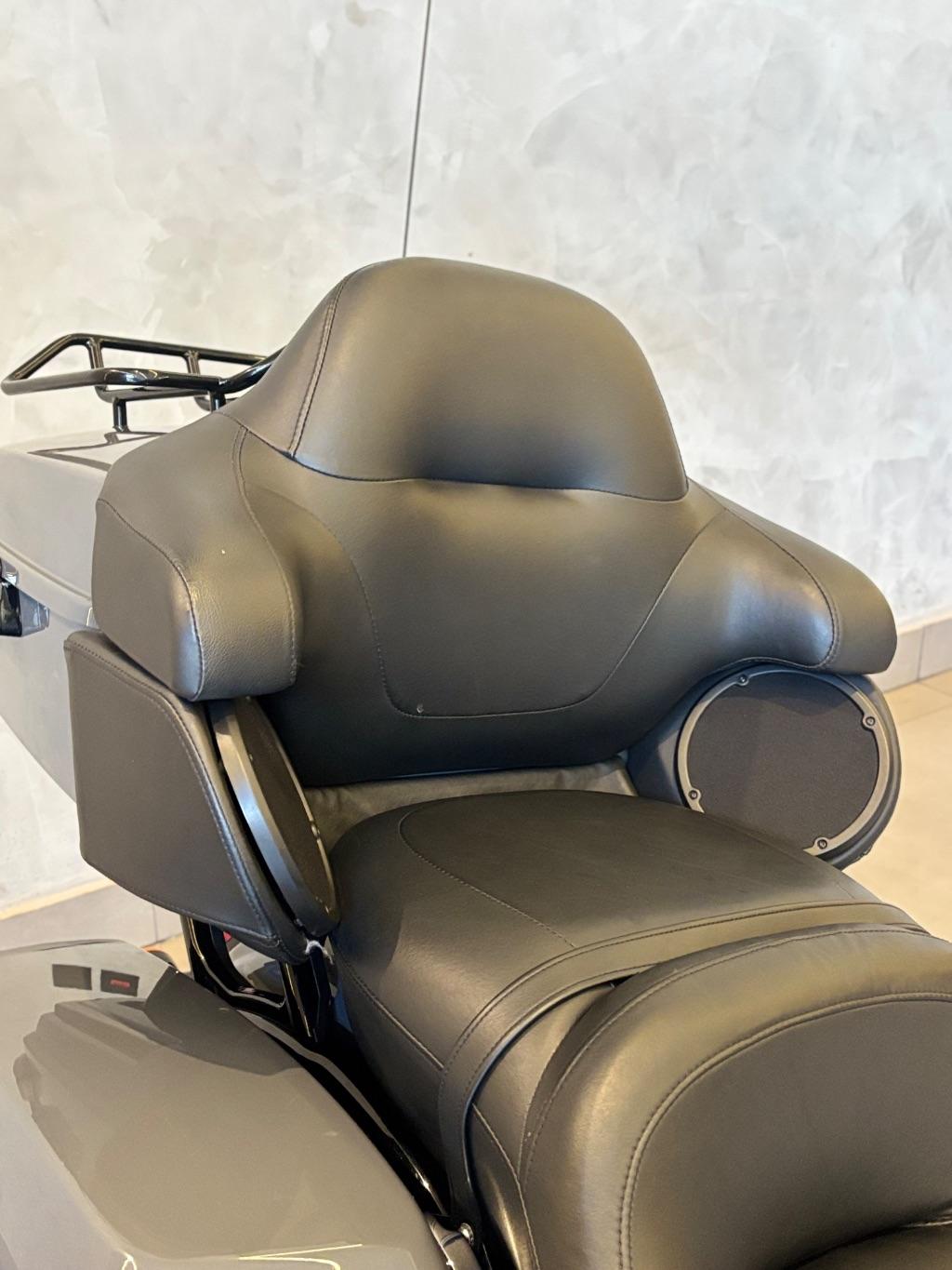 HARLEY DAVIDSON Road Glide Limited FLTRK - Foto