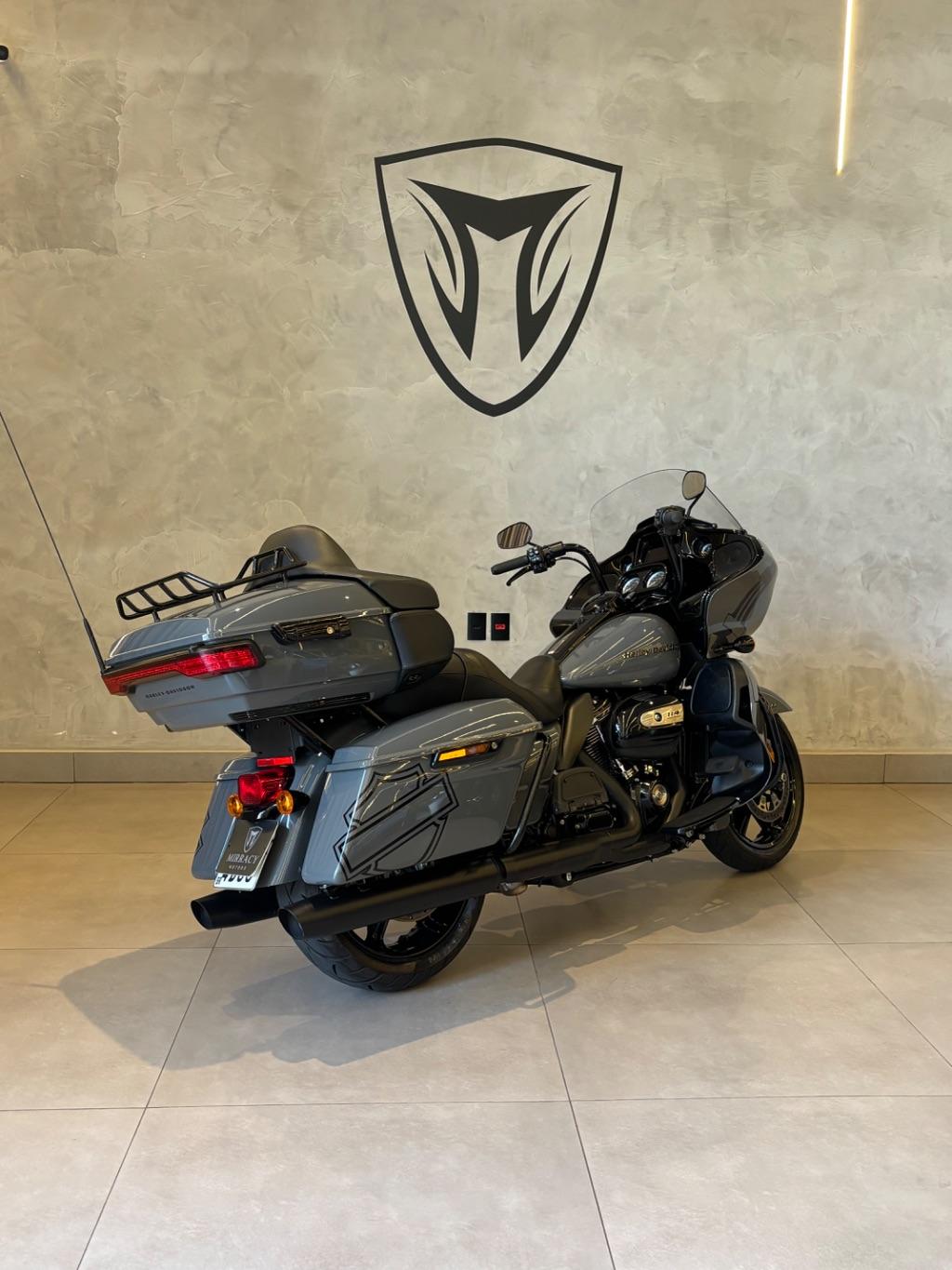 HARLEY DAVIDSON Road Glide Limited FLTRK - Foto