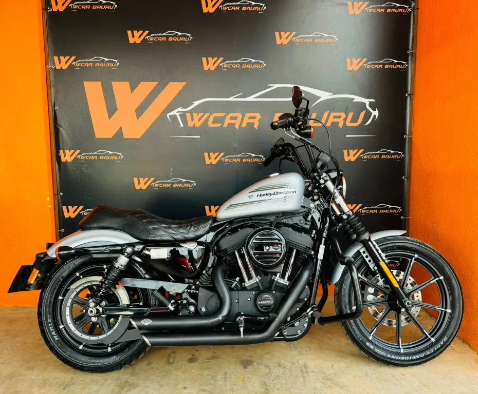 HARLEY DAVIDSON Sportster XL 1200 - Foto