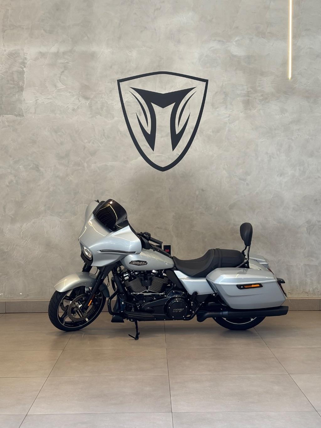 HARLEY DAVIDSON Street Glide FLHX - Foto