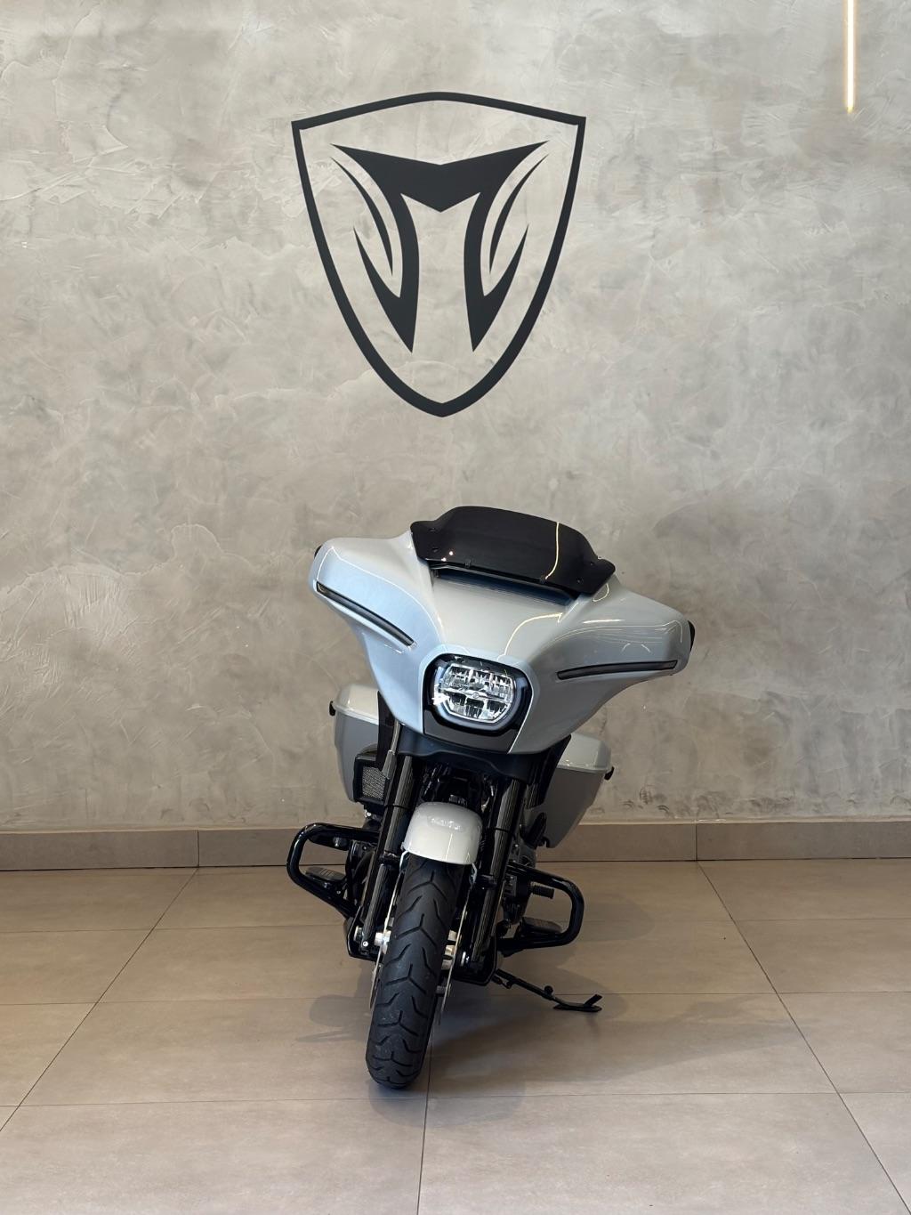 HARLEY DAVIDSON Street Glide FLHX - Foto