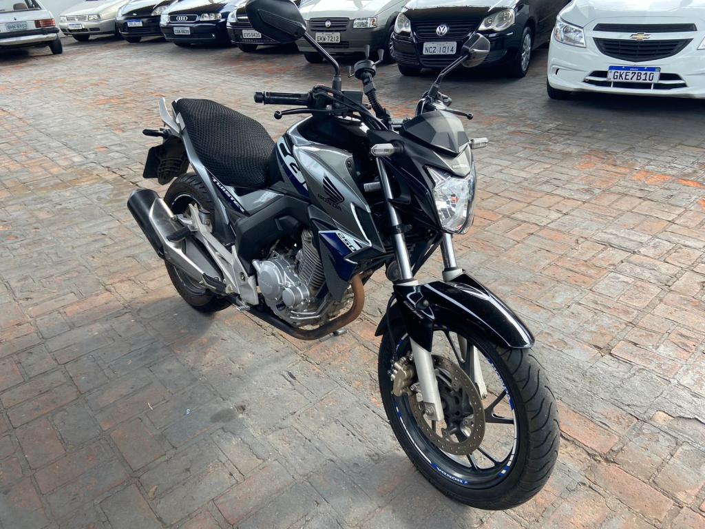 HONDA CB 250 F Twister - Foto