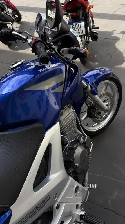 HONDA CB 250 F Twister - Foto