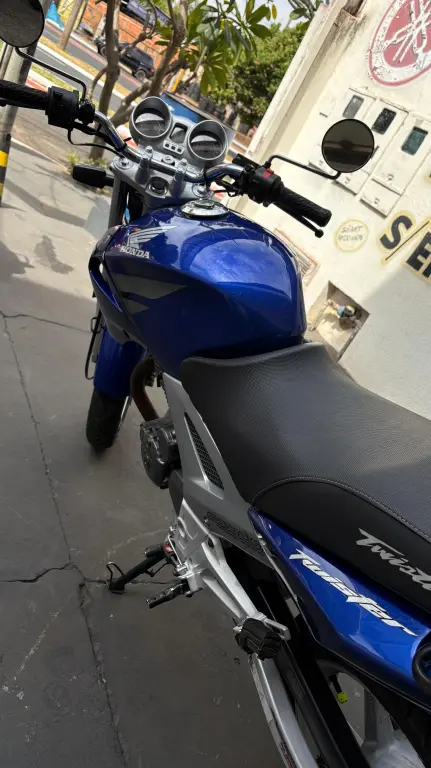 HONDA CB 250 F Twister - Foto