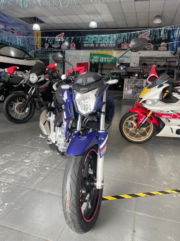 HONDA CB 250 F Twister - Foto