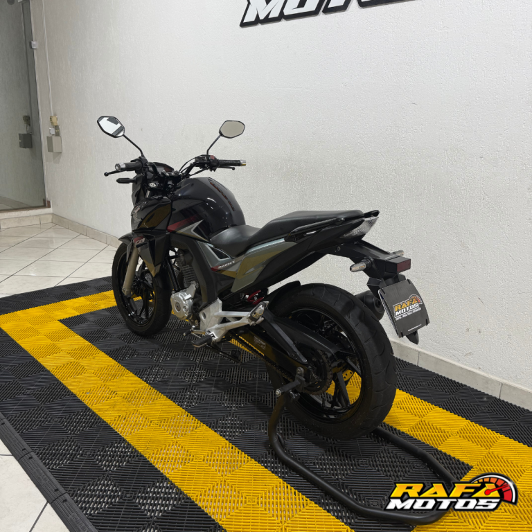 HONDA CB 250 F Twister - Foto