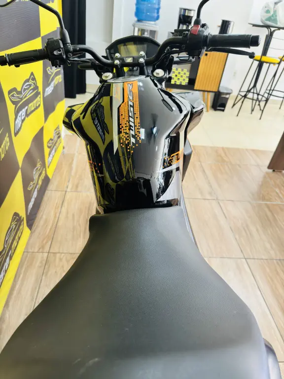 HONDA CB 250 F Twister - Foto