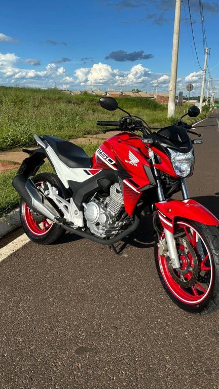 HONDA CB 250 F Twister - Foto