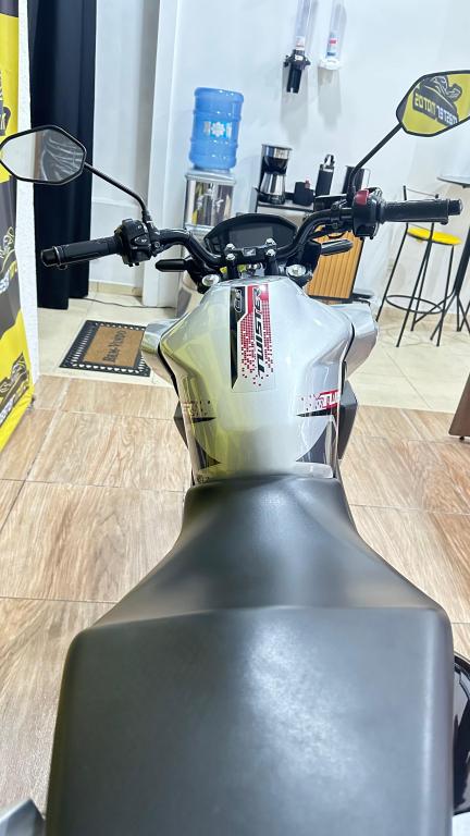 HONDA CB 250 F Twister - Foto