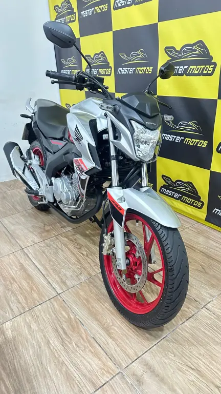 HONDA CB 250 F Twister - Foto
