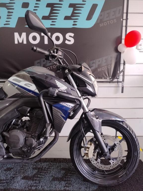 HONDA CB 250 F Twister - Foto