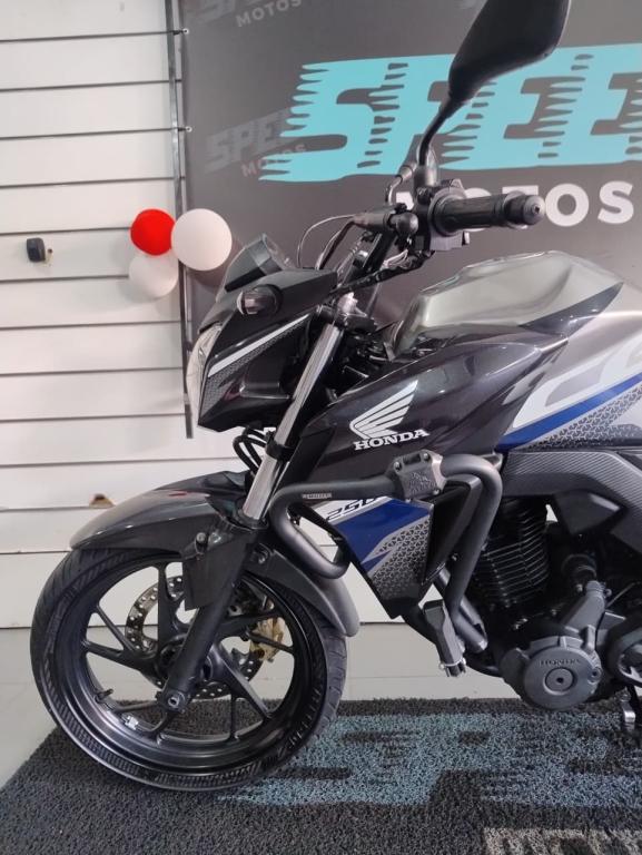 HONDA CB 250 F Twister - Foto