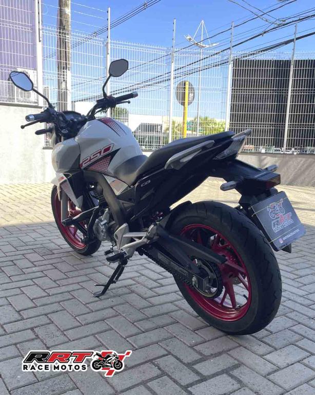 HONDA CB 250 F Twister - Foto