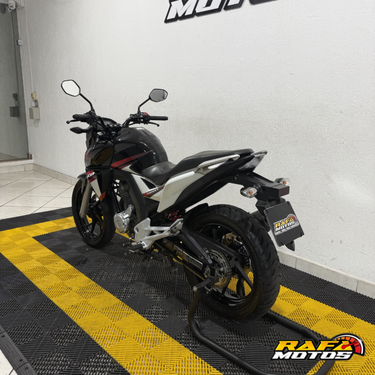 HONDA CB 250 F Twister - Foto
