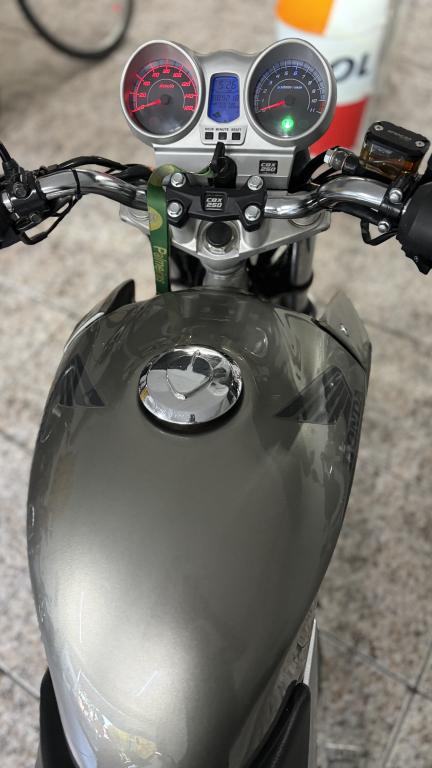 HONDA CB 250 F Twister - Foto