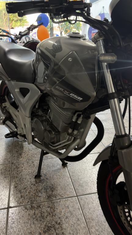 HONDA CB 250 F Twister - Foto