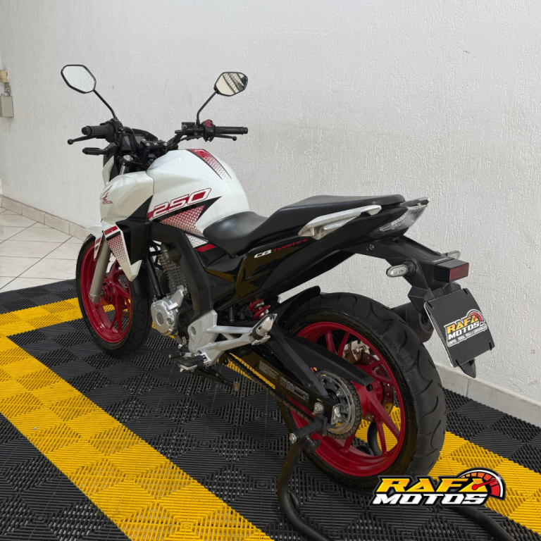 HONDA CB 250 F Twister - Foto