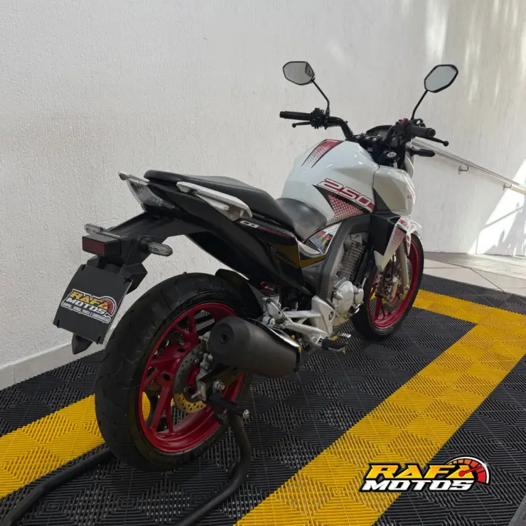 HONDA CB 250 F Twister - Foto