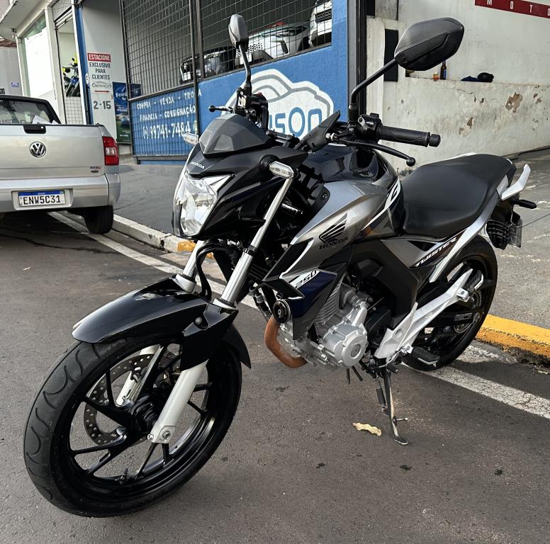 HONDA CB 250 F Twister - Foto