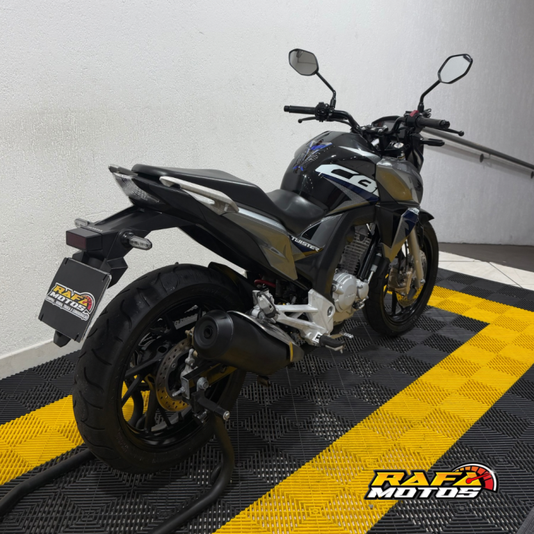 HONDA CB 250 F Twister - Foto