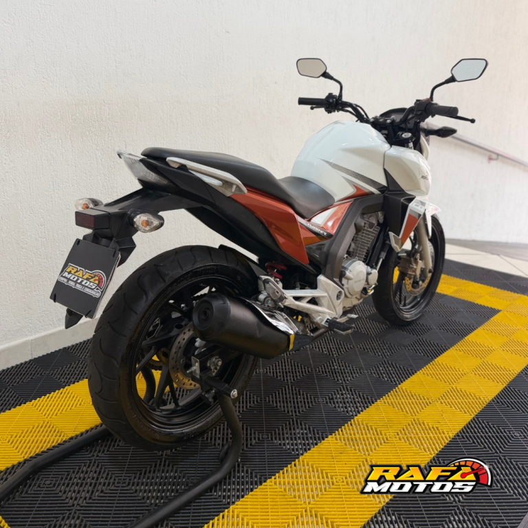 HONDA CB 250 F Twister - Foto