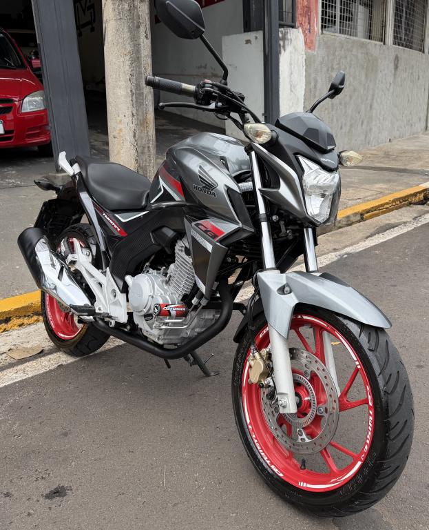 HONDA CB 250 F Twister