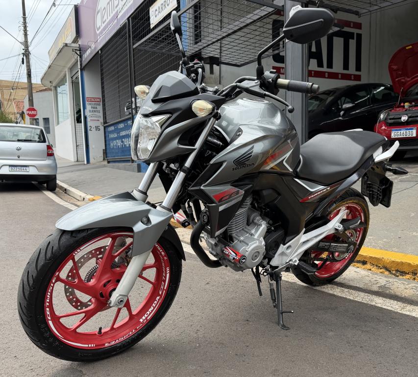 HONDA CB 250 F Twister - Foto