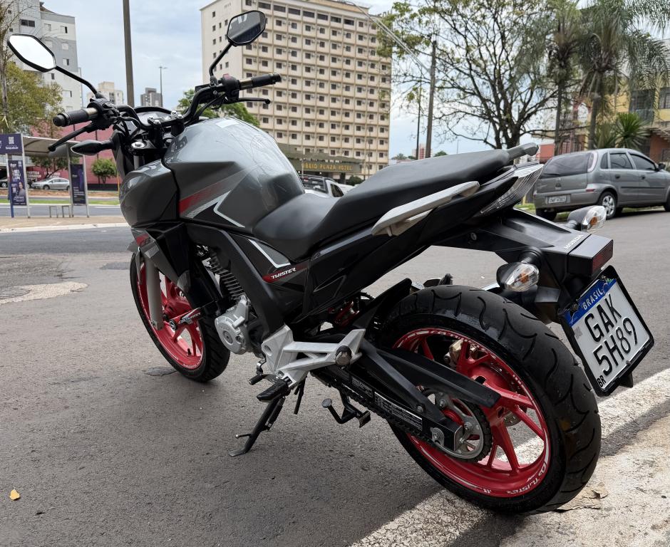 HONDA CB 250 F Twister - Foto