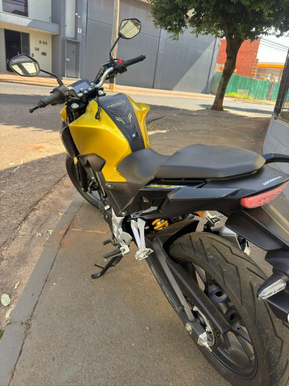 HONDA CB 300 F Twister - Foto