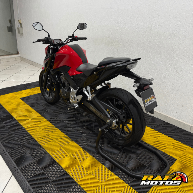 HONDA CB 300 F Twister - Foto