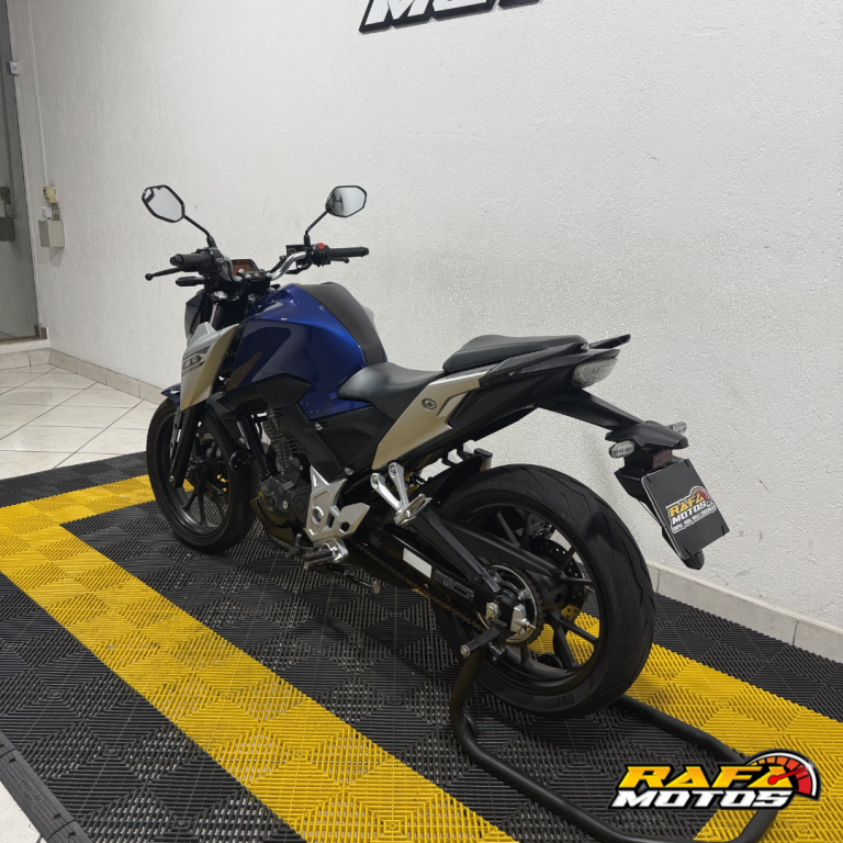 HONDA CB 300 F Twister - Foto