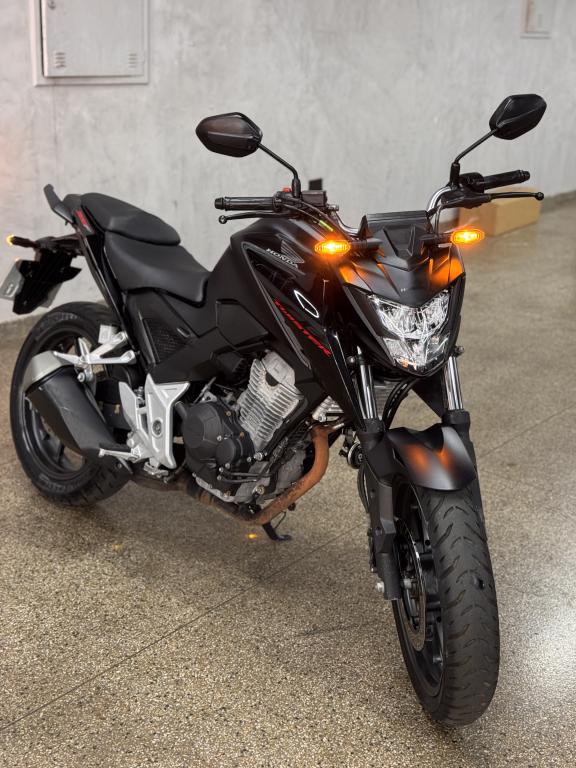 HONDA CB 300 F Twister