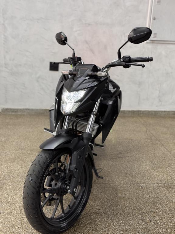 HONDA CB 300 F Twister - Foto