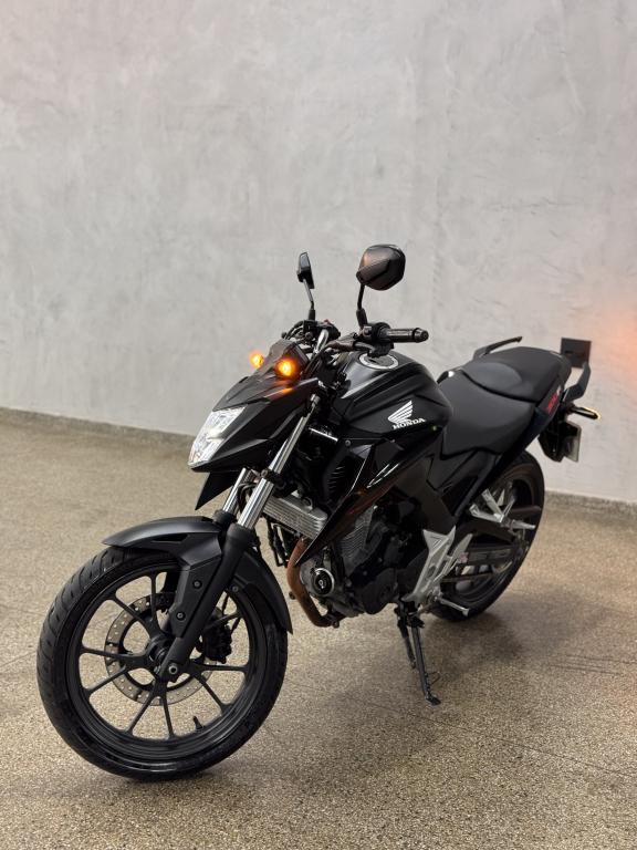 HONDA CB 300 F Twister - Foto