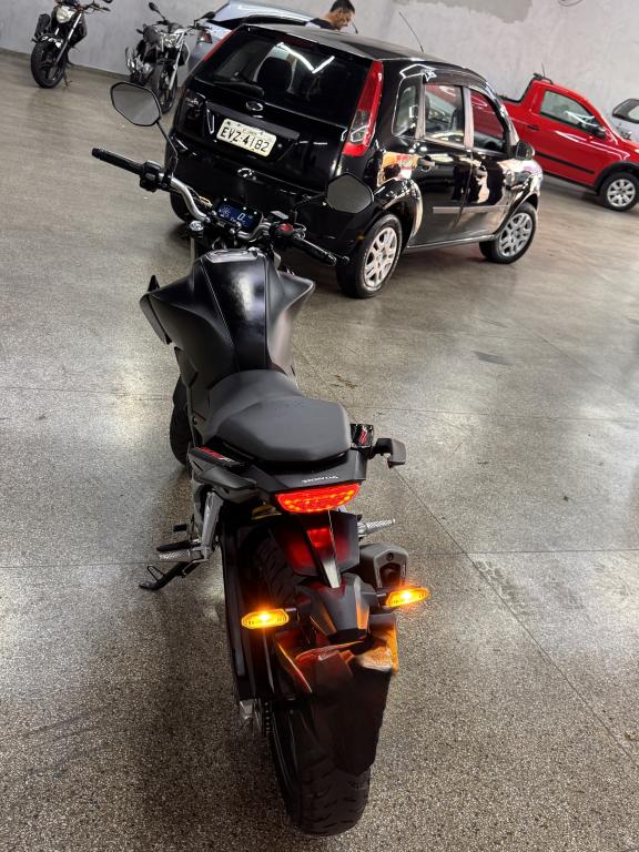 HONDA CB 300 F Twister - Foto