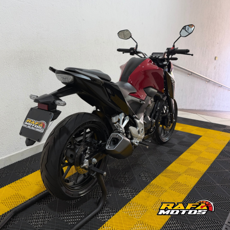 HONDA CB 300 F Twister - Foto
