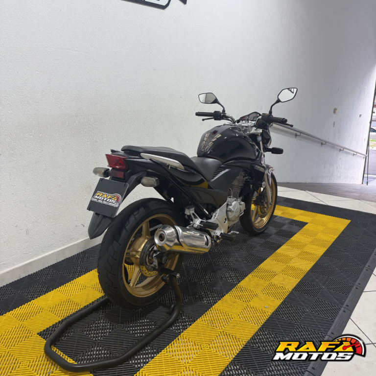 HONDA CB 300 R - Foto