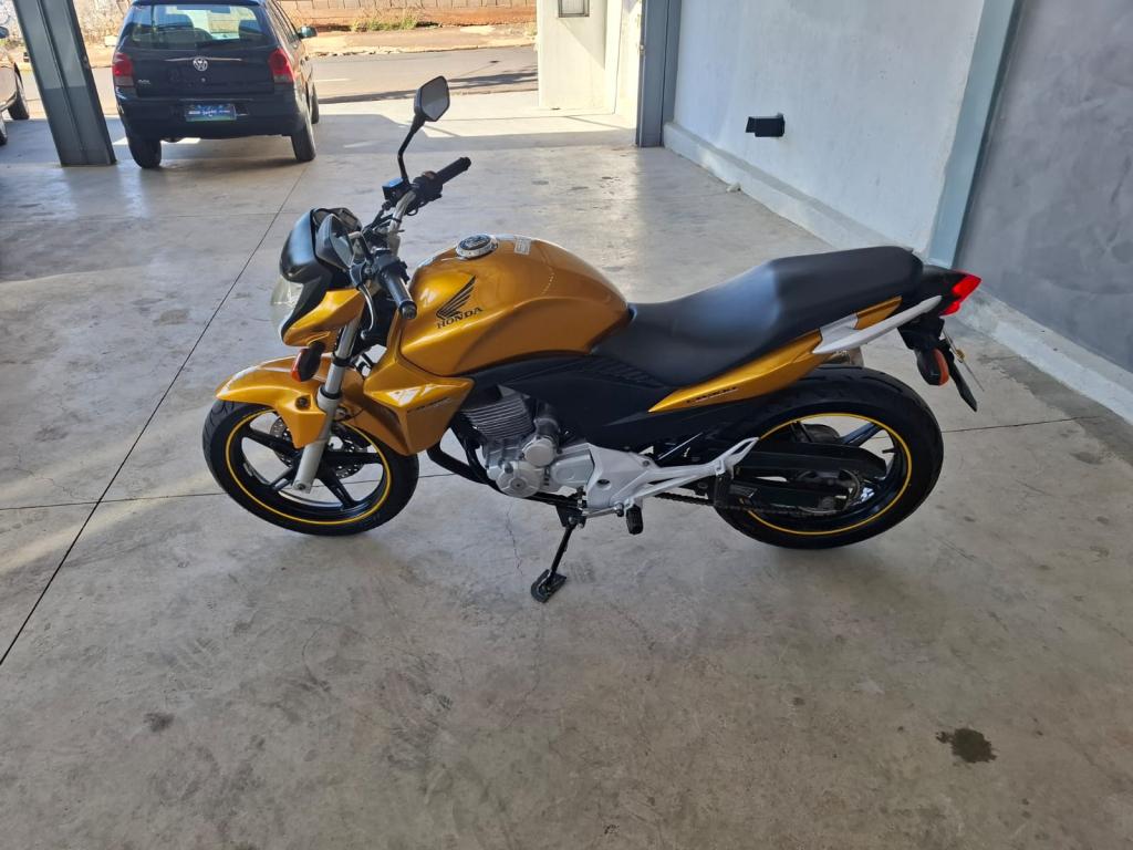 HONDA CB 300 R - Foto