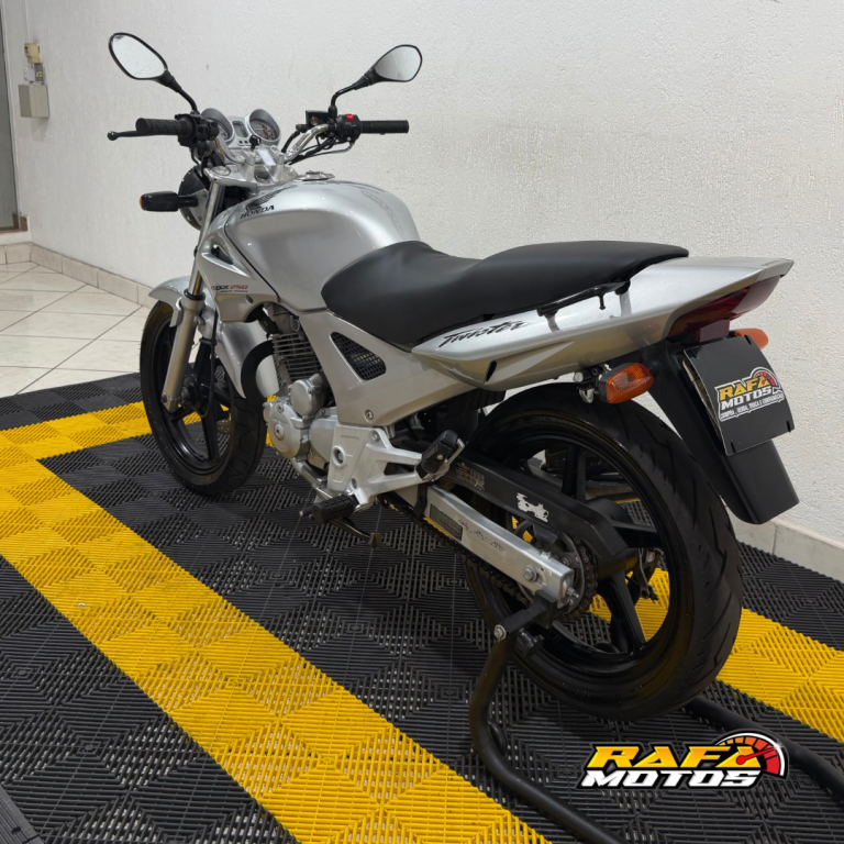 HONDA CBX Twister 250 - Foto