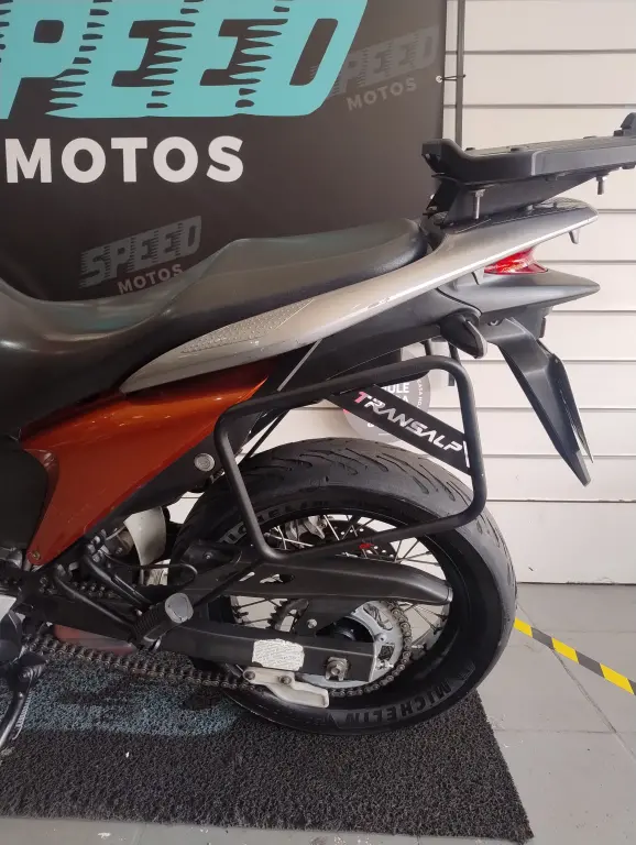 HONDA XL 700V Transalp - Foto