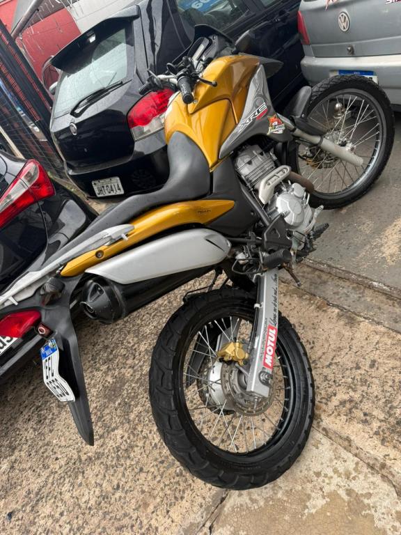 HONDA XRE 300 - Foto