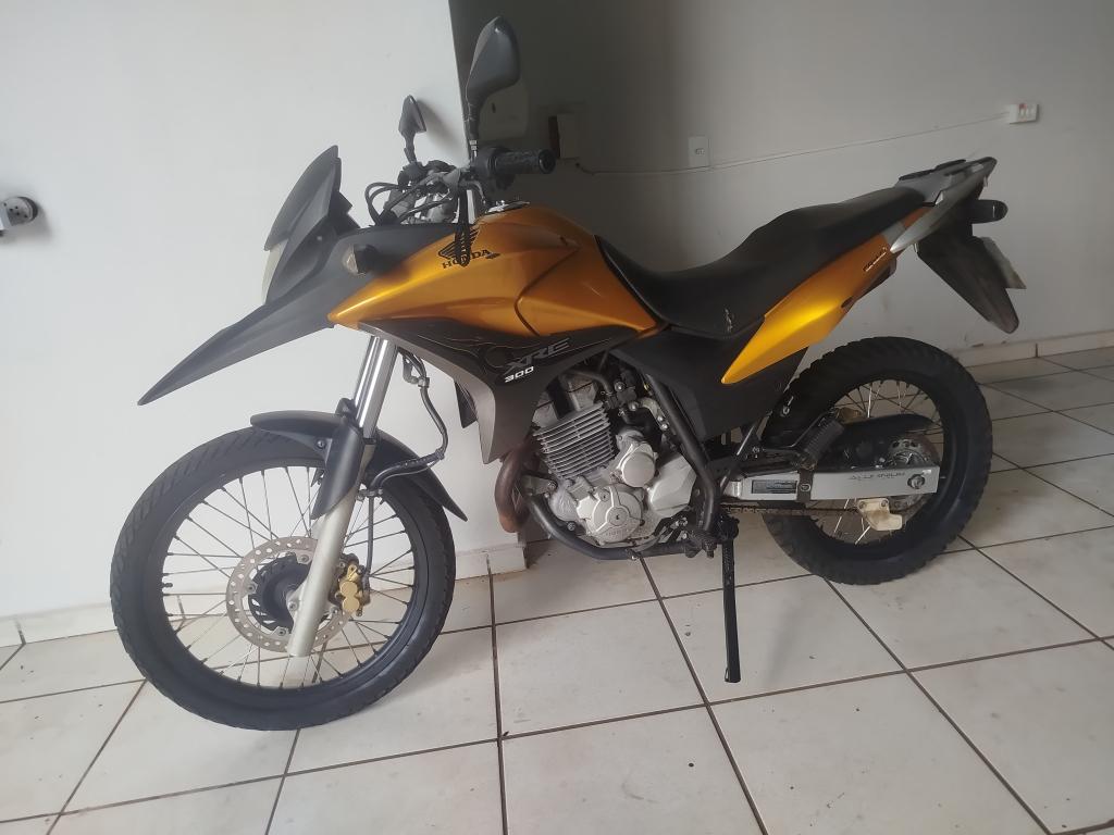 HONDA XRE 300 - Foto