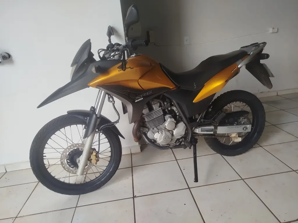 HONDA XRE 300 - Foto