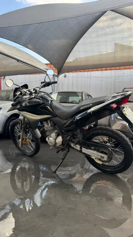 HONDA XRE 300 - Foto