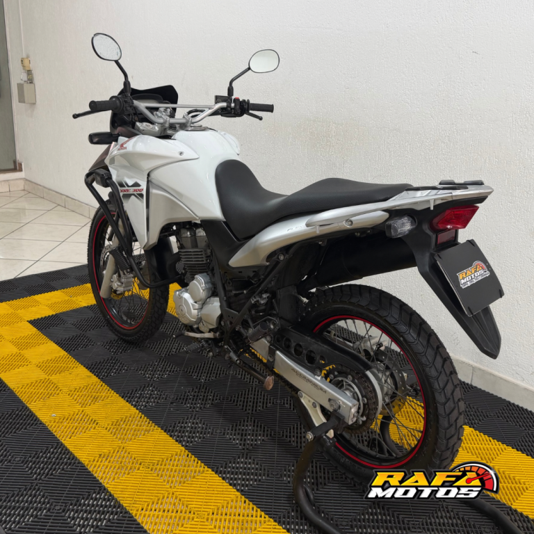 HONDA XRE 300 - Foto
