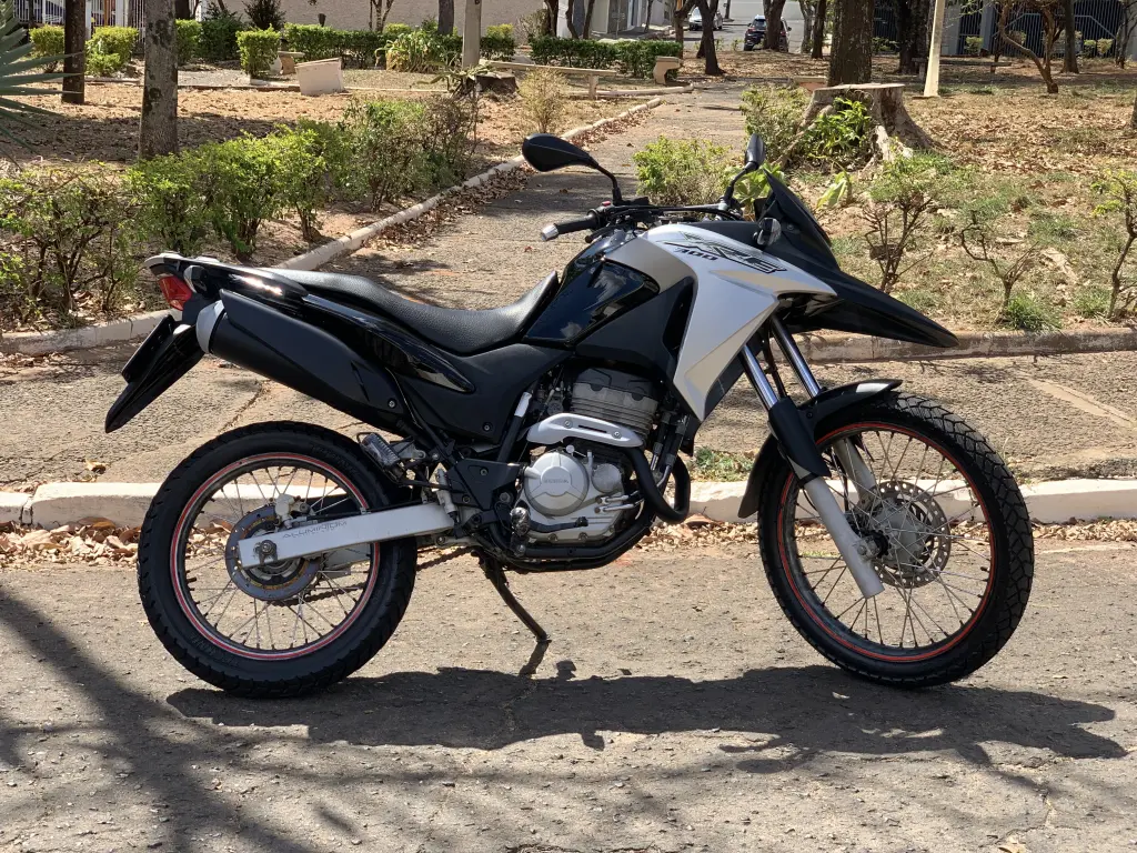 HONDA XRE 300 - Foto